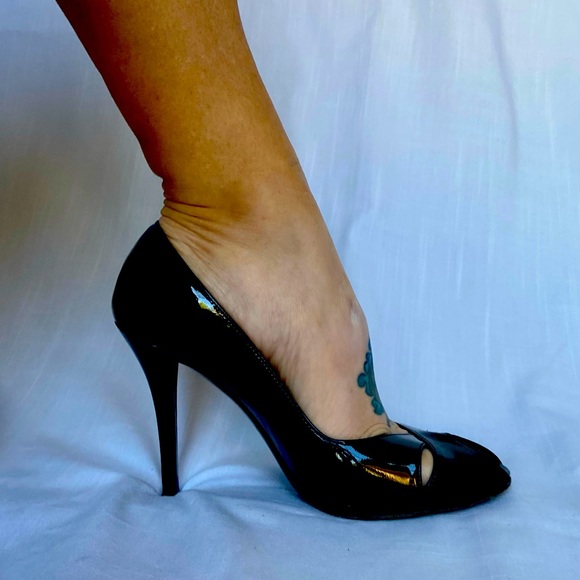 Stuart Weitzman Sashay Black Soft Patent in M 7.5 - Picture 1 of 11